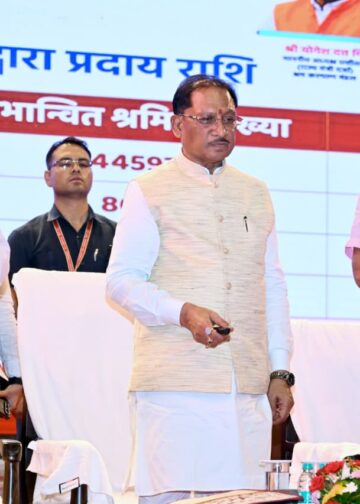 श्रमिक परिवारों के बच्चों को मिल रही उत्कृष्ट शिक्षा, उनके सपनों को पंख देना हमारी प्राथमिकता : मुख्यमंत्री विष्णु देव साय
