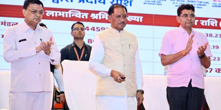 श्रमिक परिवारों के बच्चों को मिल रही उत्कृष्ट शिक्षा, उनके सपनों को पंख देना हमारी प्राथमिकता : मुख्यमंत्री विष्णु देव साय
