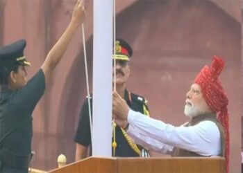 कौन हैं कैप्टन सोनिया सिंह चौहान? लाल किले पर PM मोदी के साथ दिखीं, जानें क्यों हो रही चर्चा