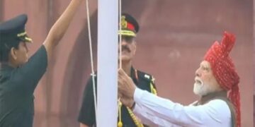 कौन हैं कैप्टन सोनिया सिंह चौहान? लाल किले पर PM मोदी के साथ दिखीं, जानें क्यों हो रही चर्चा