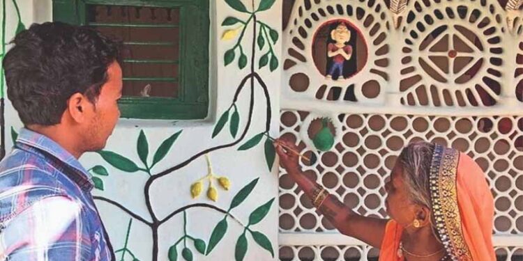 सोनाबाई की कला को दुनिया में सम्मान, गांव में संरक्षण के लिए संघर्ष; 15 लाख का संग्रहालय बंद