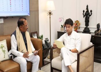 डिजिटल कनेक्टिविटी पर फोकस, छत्तीसगढ़ के लिए CM साय ने केंद्रीय मंत्री सिंधिया से 2,305 मोबाइल टावरों की मांग