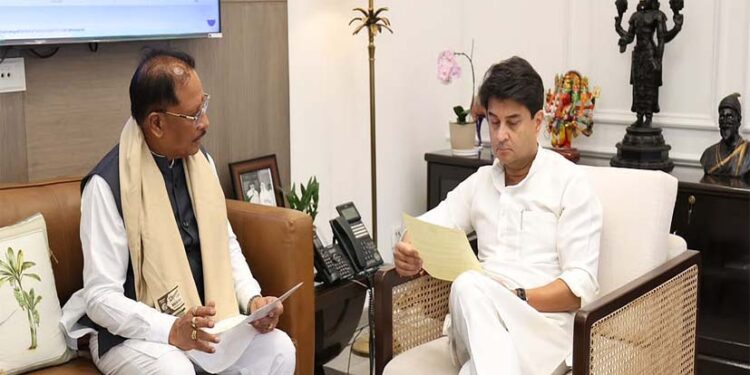 डिजिटल कनेक्टिविटी पर फोकस, छत्तीसगढ़ के लिए CM साय ने केंद्रीय मंत्री सिंधिया से 2,305 मोबाइल टावरों की मांग