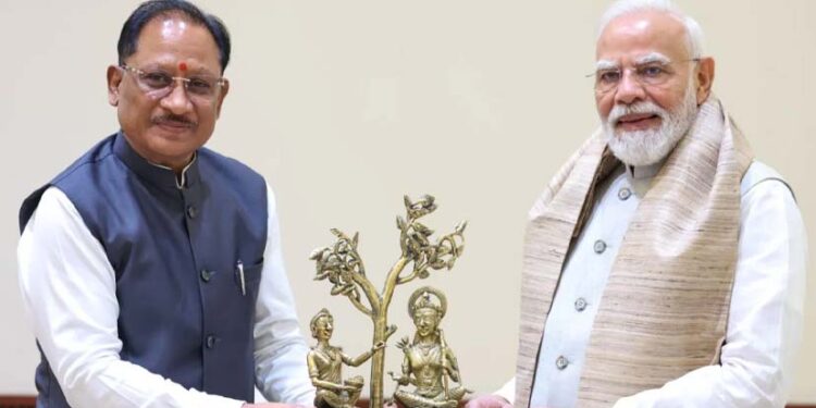 PM मोदी और CM साय की बैठक, बस्तर विजन रोडमैप पर बनी रणनीति