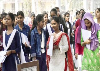 छात्राओं को हर महीने मिलेंगे 2,000 रुपये? कमाओ और पढ़ो की तर्ज पर योजना पर विचार
