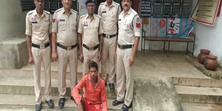 सब्जी नहीं बनाने पर पति ने की थी पत्नी की हत्या, शव जलाकर आंगन में दबाए अवशेष; पति गिरफ्तार