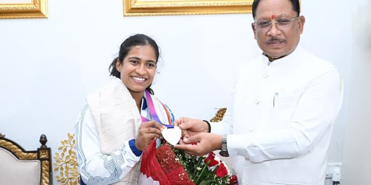 कॉमनवेल्थ रजत पदक विजेता ज्ञानेश्वरी यादव को 30 लाख की प्रोत्साहन राशि, आउट ऑफ टर्न डीएसपी पदोन्नति का ऐलान