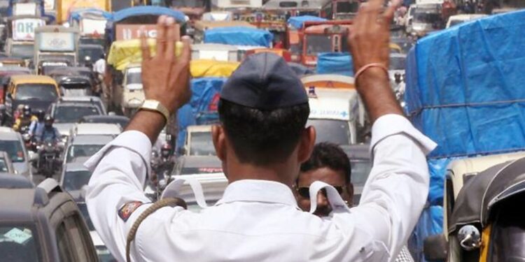 15 अगस्त से बदलेंगे वाहन नियम: लाइसेंस खत्म होने के बाद 30 दिन की राहत, पहली गलती पर चेतावनी