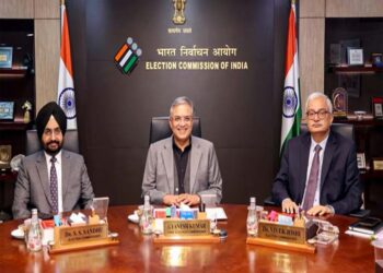 Form 6 में बड़ा बदलाव, चुनाव आयोग ने हटाया SIR से जुड़ा डिक्लेरेशन