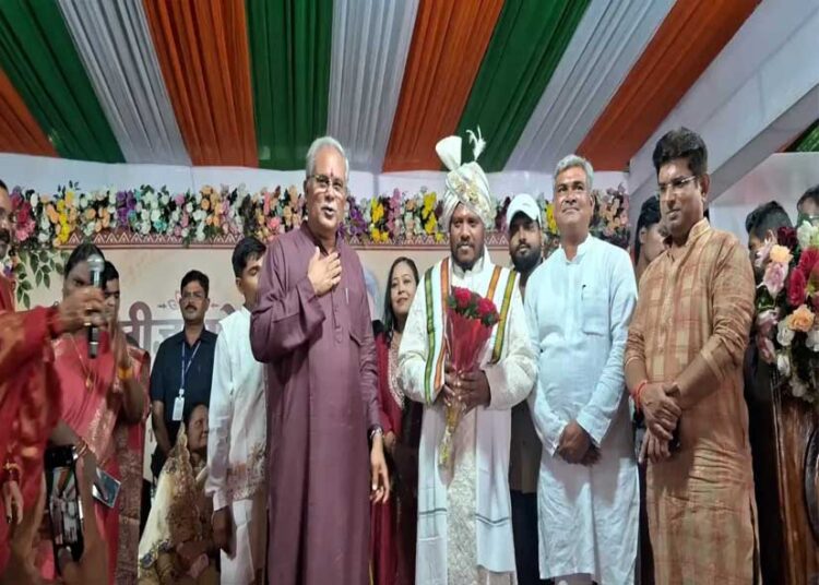 छत्तीसगढ़ में सियासी हलचल: मंत्री खुशवंत साहब के बड़े भाई ढालदास ने थामा कांग्रेस का हाथ