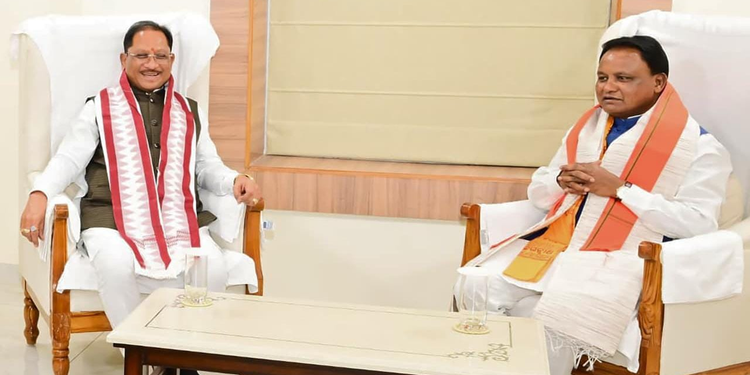 मुख्यमंत्री विष्णु देव साय ने ओडिशा के मुख्यमंत्री मोहन चरण माझी से की सौजन्य भेंट