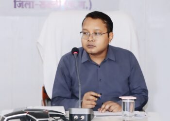 ऑफिस देर से पहुंचे कलेक्टर, खुद को दी सजा; कर्मचारियों के सामने पेश की मिसाल