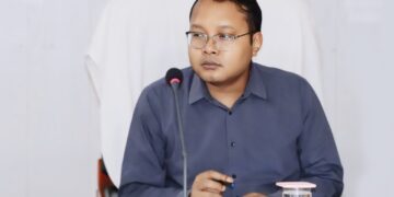 ऑफिस देर से पहुंचे कलेक्टर, खुद को दी सजा; कर्मचारियों के सामने पेश की मिसाल