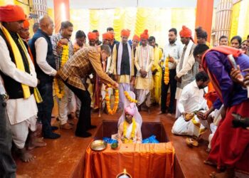 बस्तर दशहरा की जोगी बिठाई रस्म पूरी, नौ दिनों तक तपस्या में लीन रहेंगे दौलत नाग