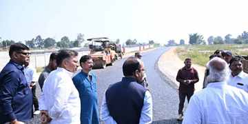 अरुण साव का अफसरों पर फूटा गुस्सा, सड़क पर गड्ढे देख पूछा- हादसे का इंतजार है?