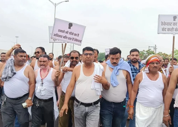 बकाया भुगतान पर बढ़ा विवाद, छत्तीसगढ़ में सरकार के खिलाफ ठेकेदारों का अनोखा प्रदर्शन