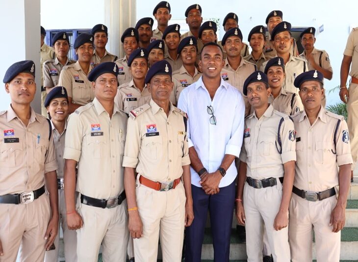 छत्तीसगढ़ के धावक अनिमेष कुजूर को सरगुजा पुलिस ने किया सम्मानित, 100 मीटर में 10.14 सेकंड का रिकॉर्ड